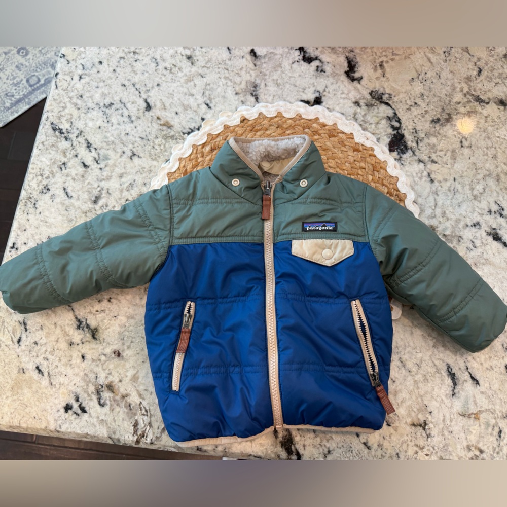 NWOT PATAGONIA Blue and Green Boy’s REVERSIBLE Jacket